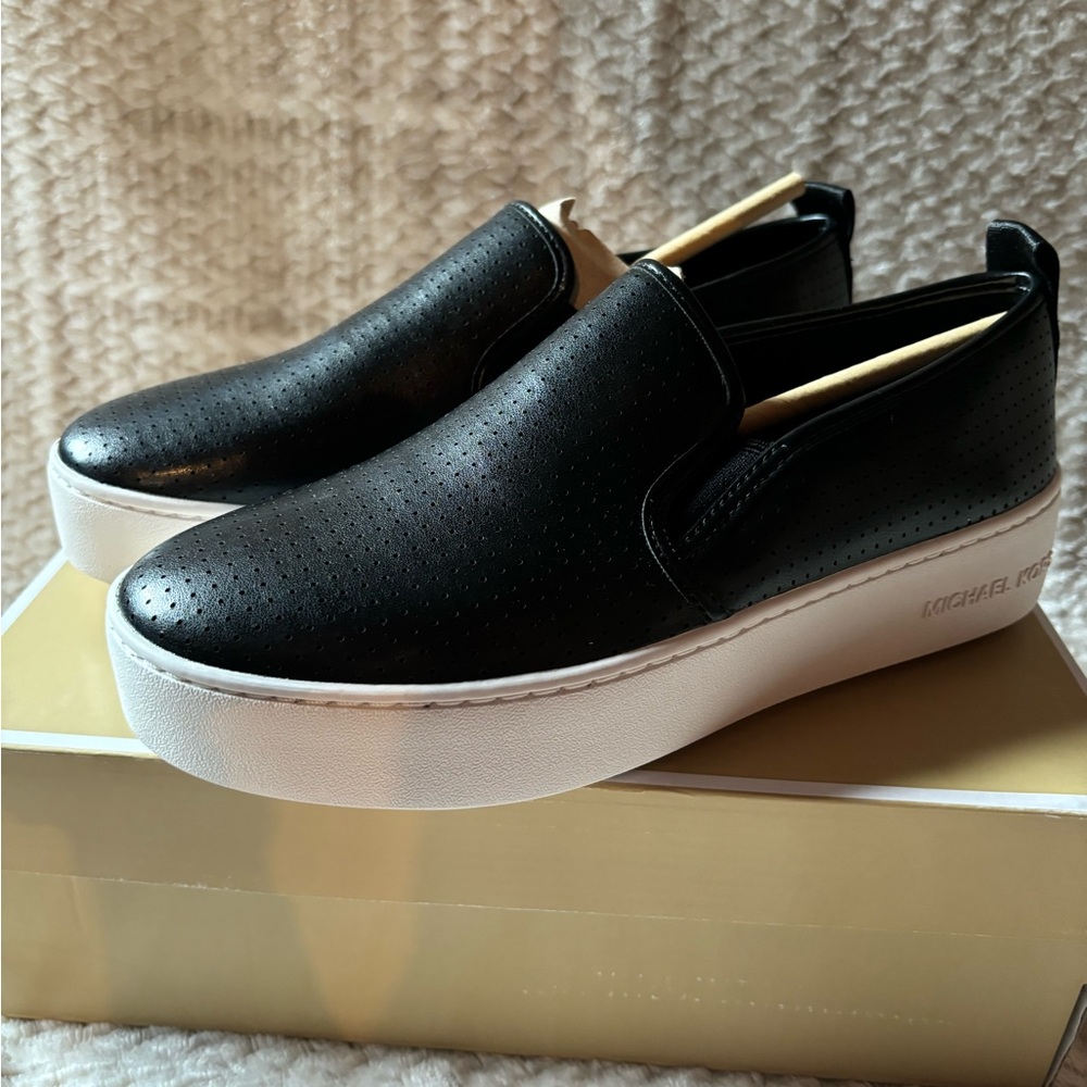 Brandnew Michaels Kors black Slip on shoes